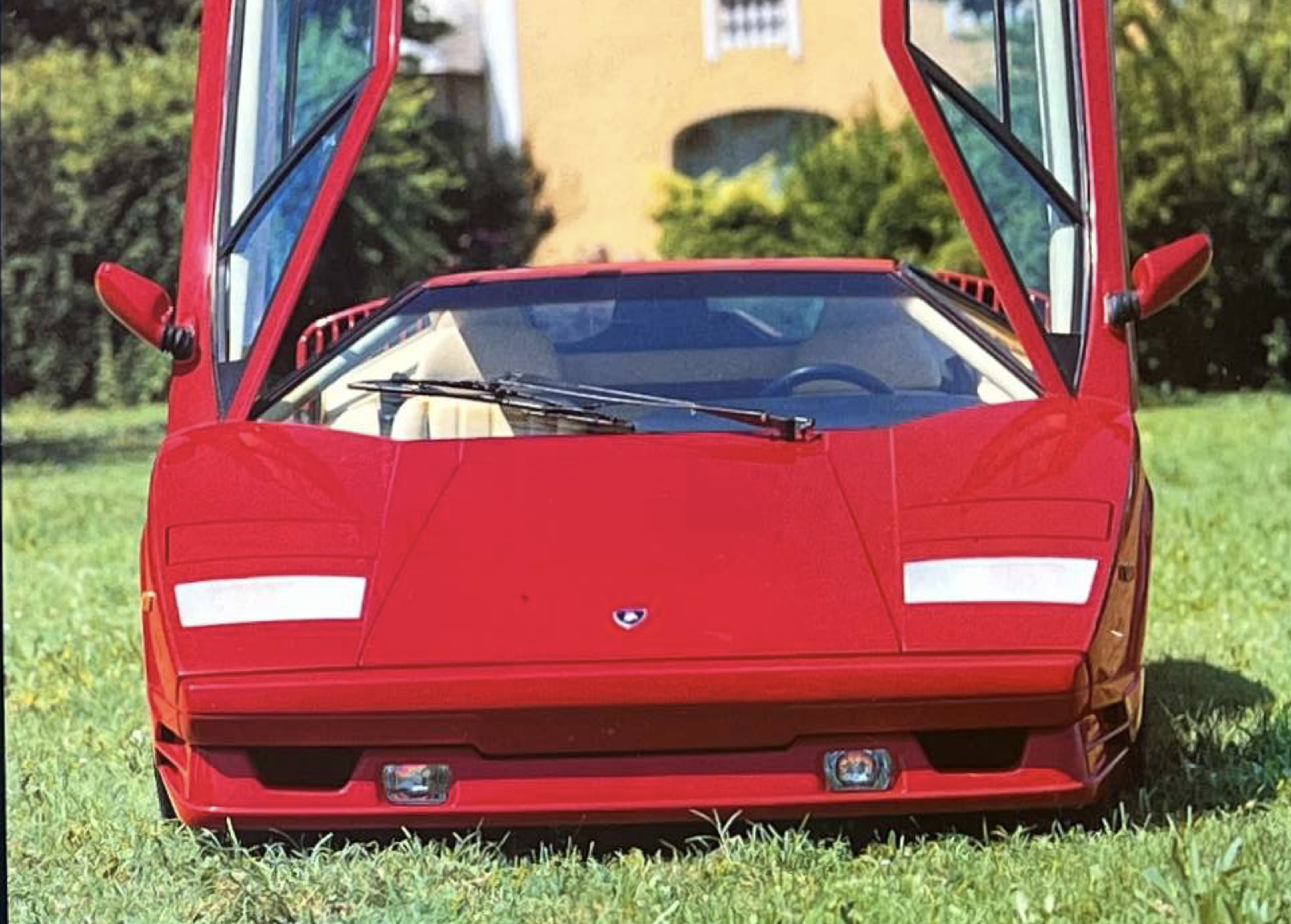 カウンタック – LP400【現実に現れてしまった、スーパーカーの幻影】