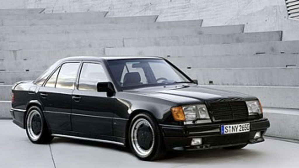 300 E 5.6 AMG "Hammer" – W124【セダンが超えてはいけない線を超えた怪物】