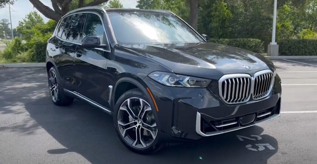 BMW X5(G65)が6月末公開 — 1枚のネームプレートに5駆動を同居させる“元祖SAV”の選択