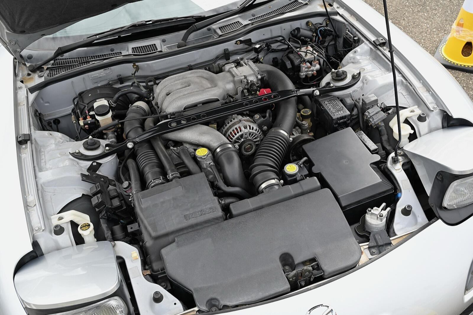 マツダ RX-7（FD3S）の13B-REW型ロータリーエンジン
