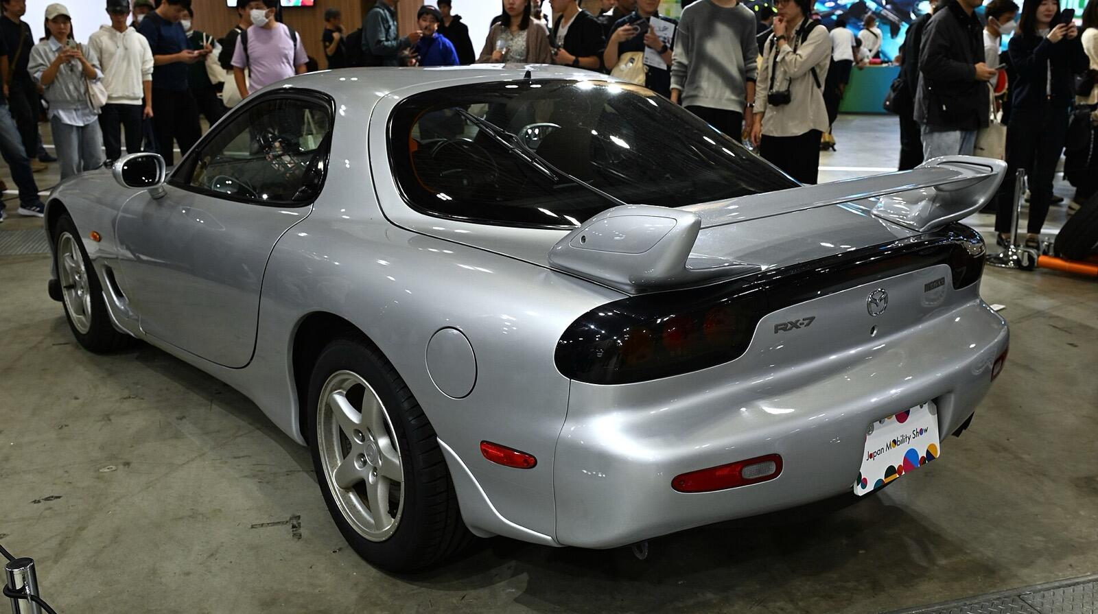 マツダ RX-7 Type RB S Package（FD3S）のリアビュー