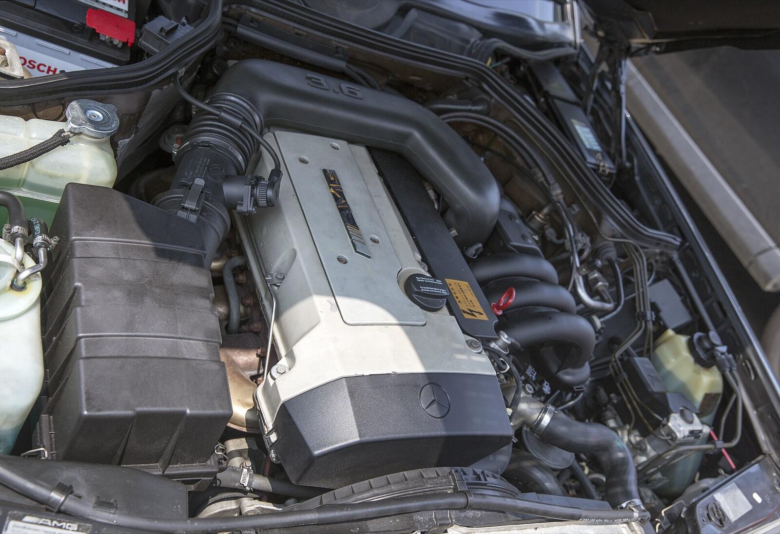 メルセデス・ベンツ AMG E36T（S124）のM104E36型エンジン