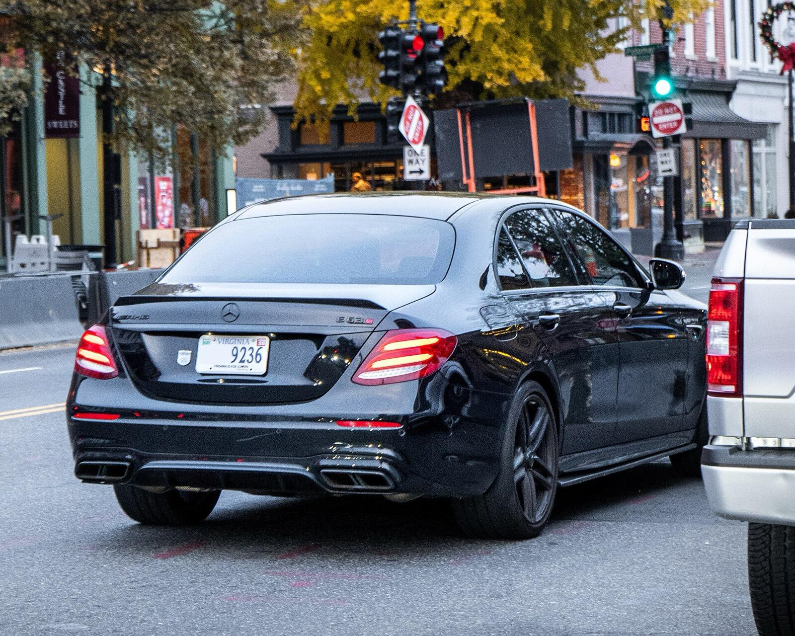 メルセデスAMG E 63 S（W213）の走行シーン