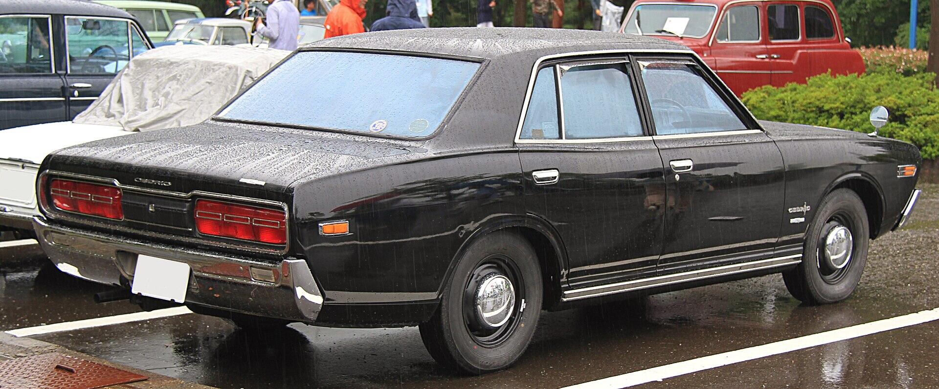 日産セドリック 230