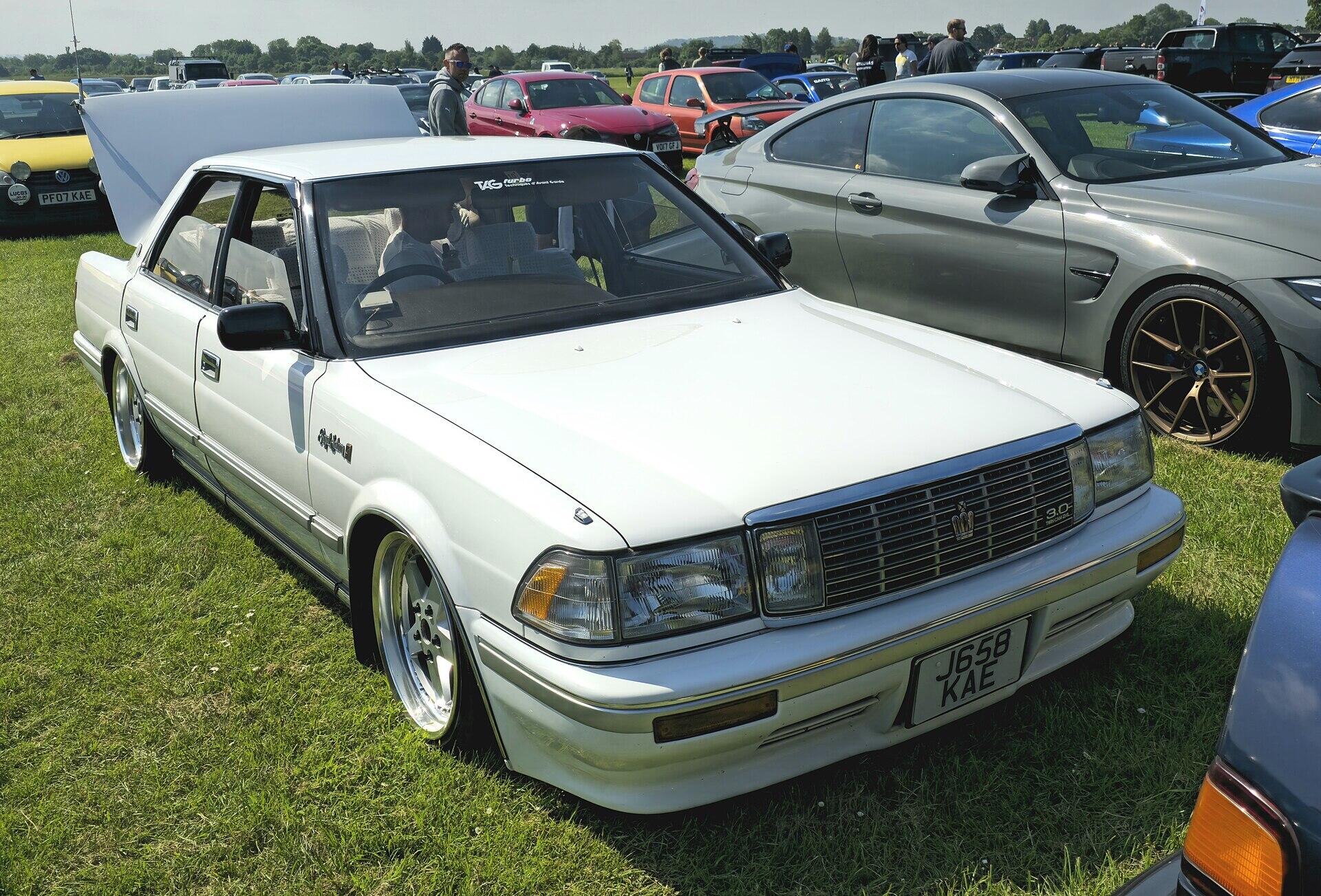 トヨタ・クラウン S140