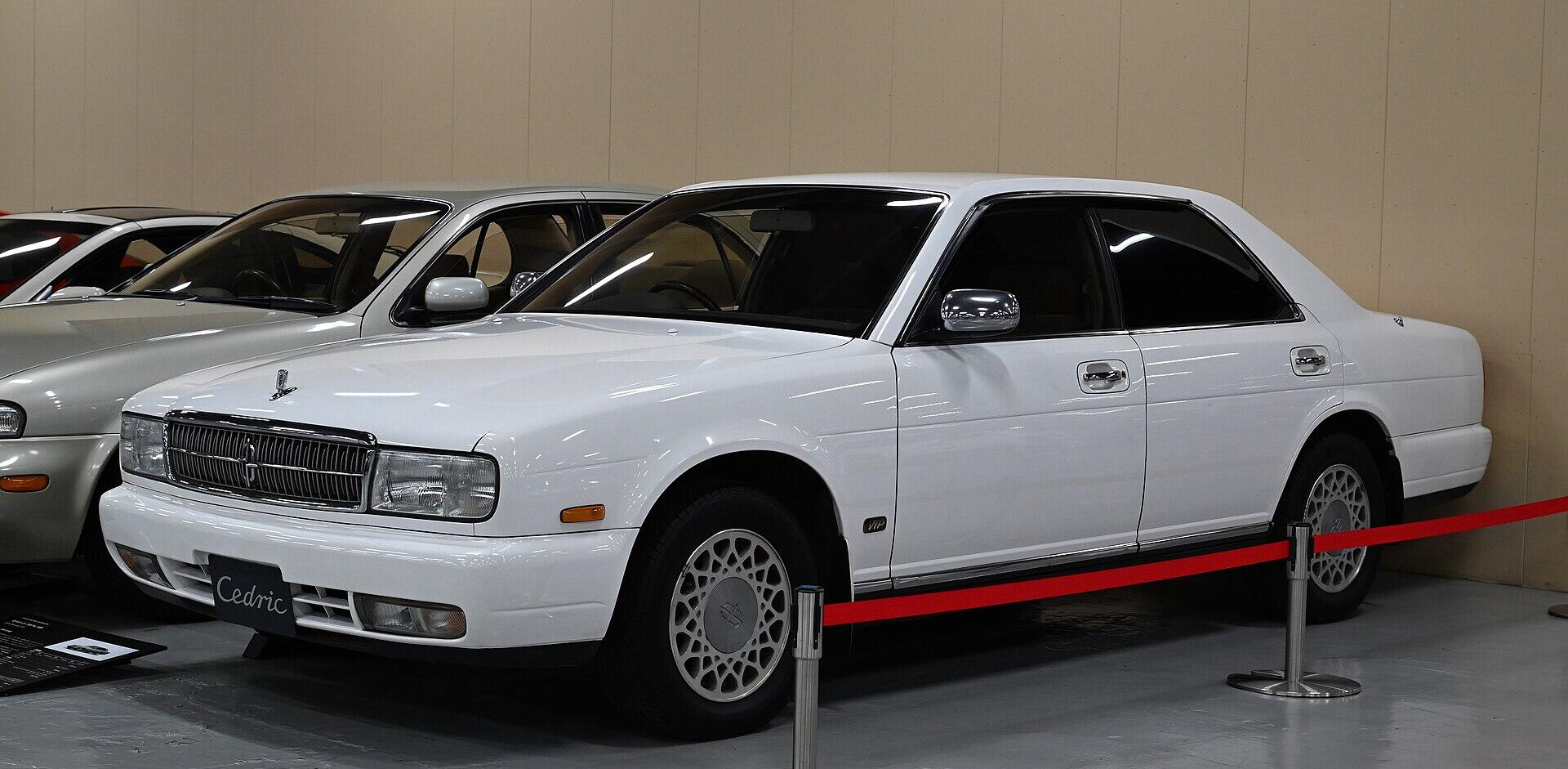 1991年式Y32セドリック・ブロアムVIPの斜め前から見た姿